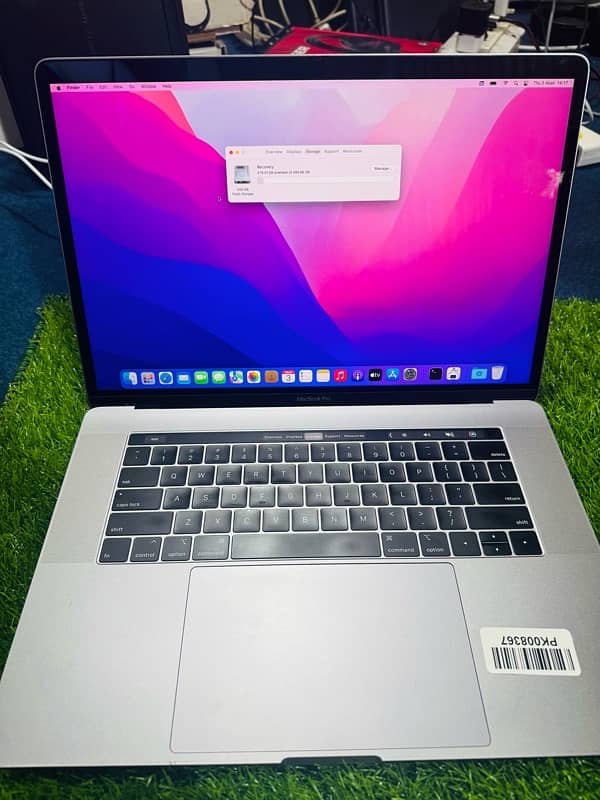 MacBook Pro 2019  core i9 ram 32 512 ssd 15 inch display 4 gb graphics 9