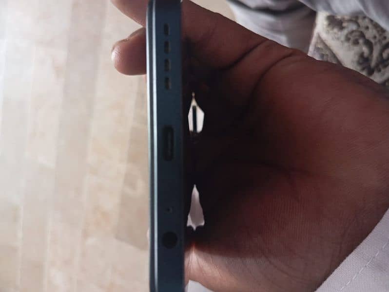 i m selling my sell phone infinix hot 30 (8+8/128) 3