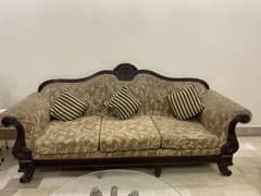 beautiful sofa set in excellent condition