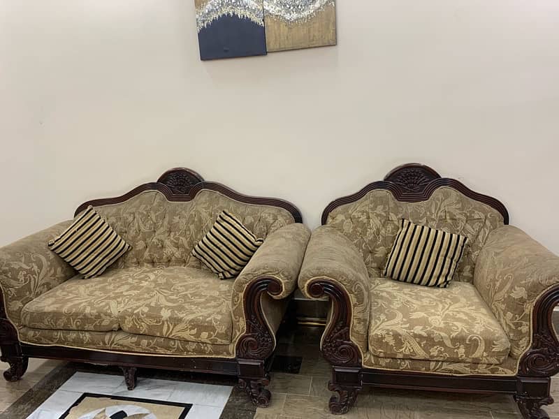 beautiful sofa set in excellent condition 1