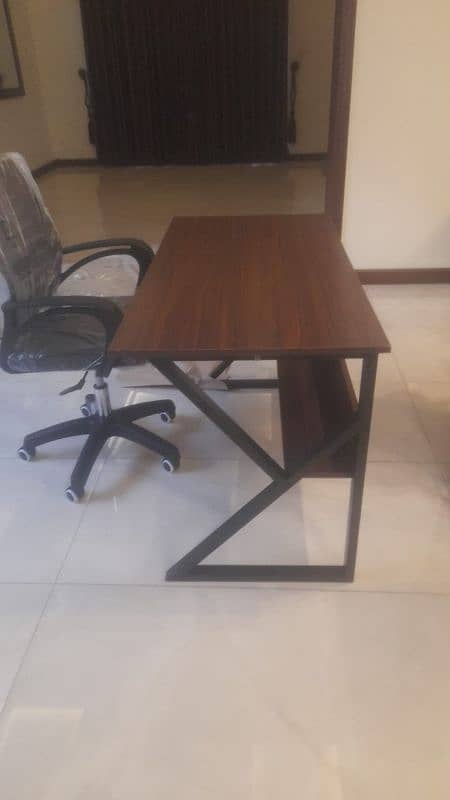 computer table and computer chair 19