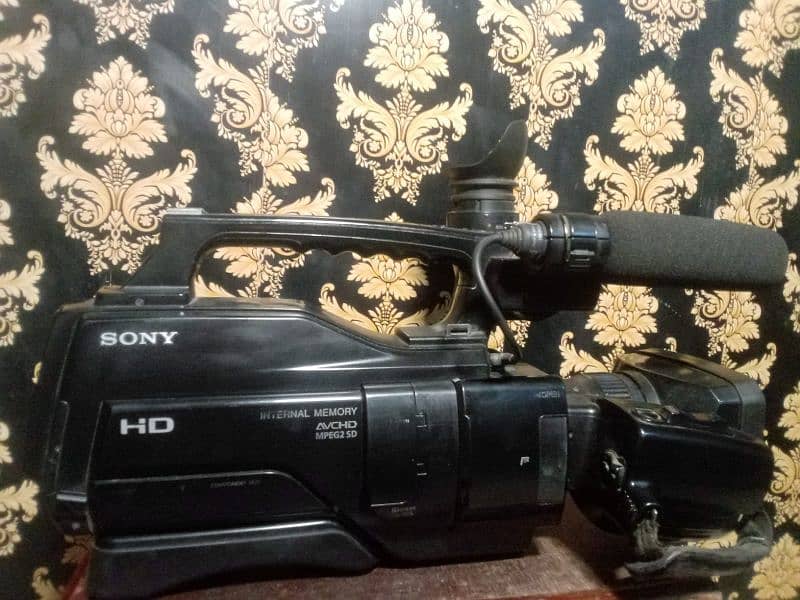 H. D Sony 1500 1