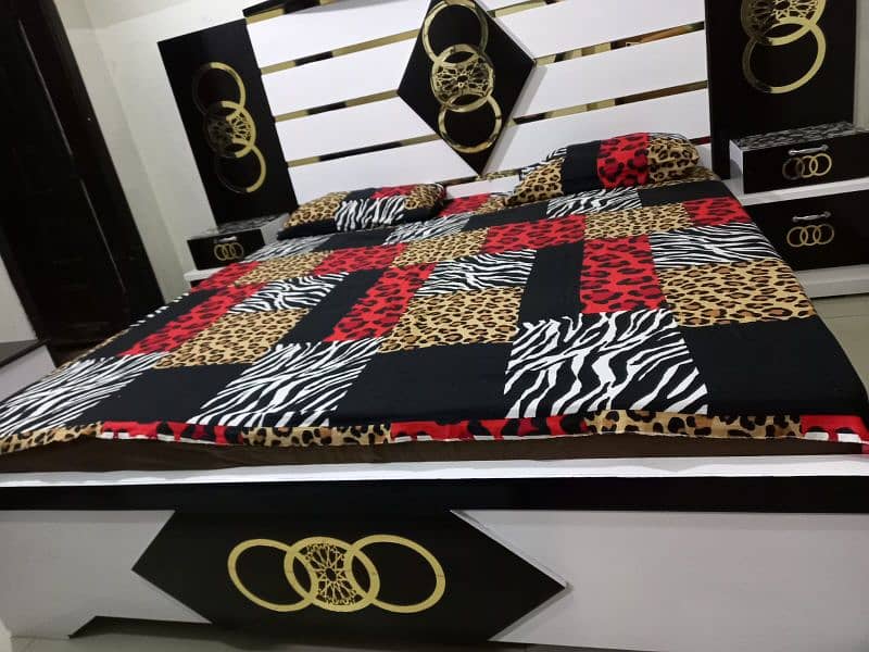 3 piece bedroom set few month used 10/10 condition urgent sale 5