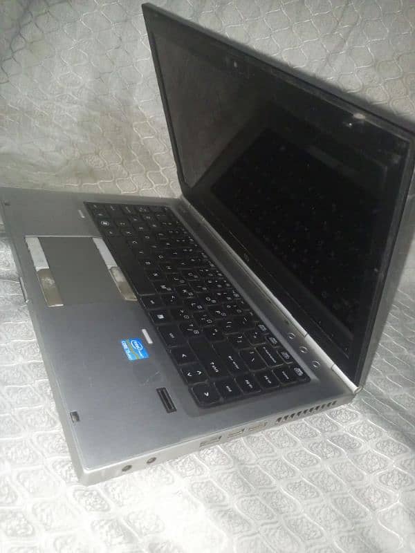 Ho Laptop Elite book.  4GB ram+500Gb Hard 1