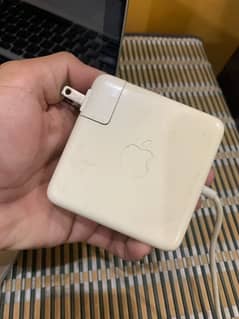 MacBook Pro charger Orignal wala hai