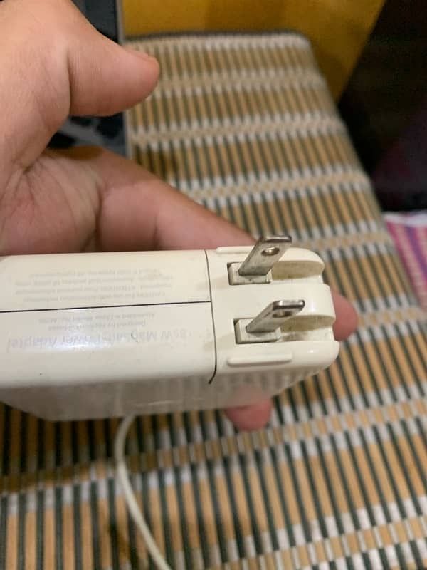 MacBook Pro charger Orignal wala hai 3