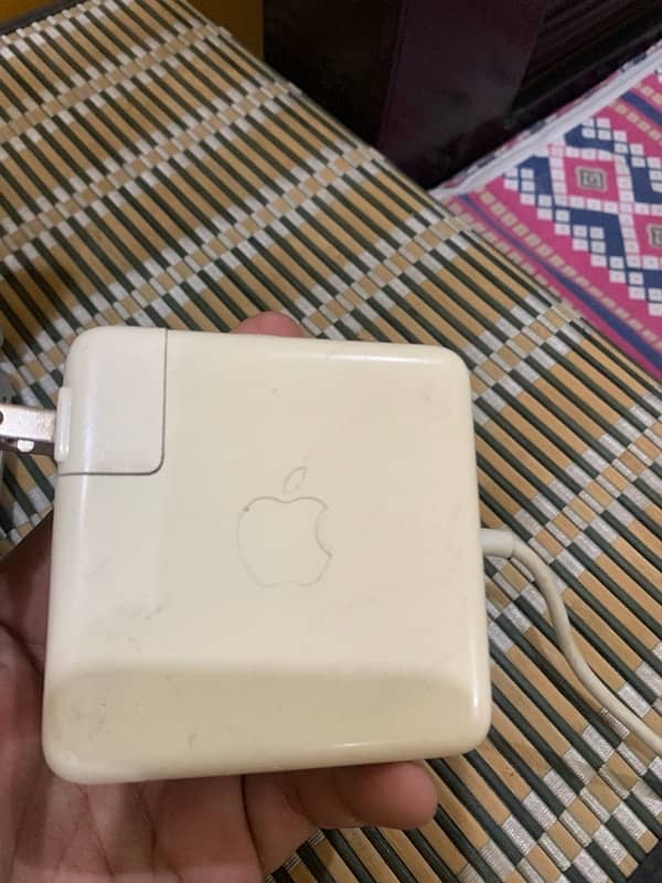 MacBook Pro charger Orignal wala hai 4