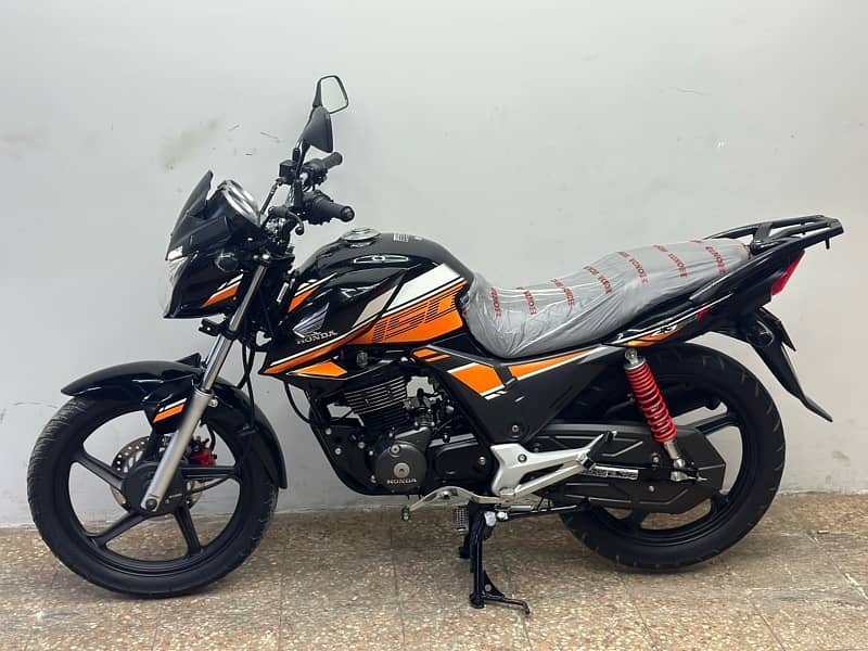 honda cb150f 2022 model ( 14000 used ) 8