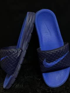 Original nike branded slides available (condition 10/10)