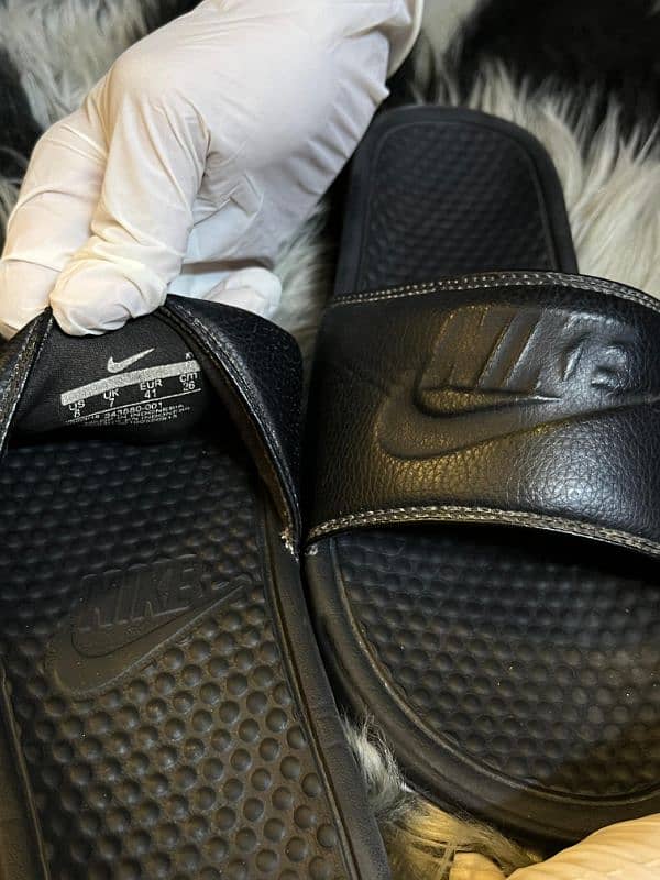 Original nike branded slides available (condition 10/10) 7