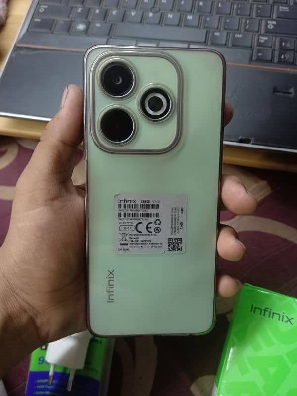 Infinix Hot 40 i 8