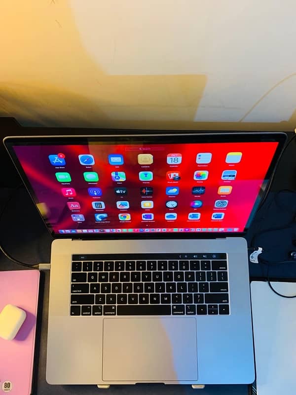 Macbook Pro 15 inches 2019, Core i9, 16/512 Radeon 4gb Gpu 1