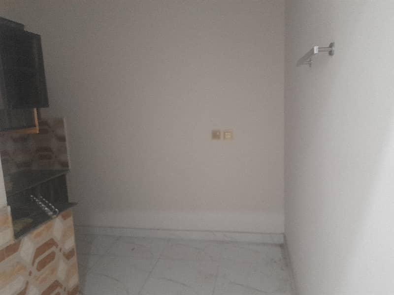 Prime Location 4 Marla Flat In Master City Housing Scheme For Rent 3