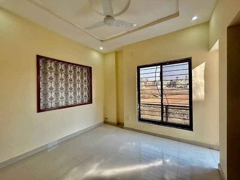 5 Marla Used Luxury Non Furnished House Available For Sale In Bahria Town Lahore 6