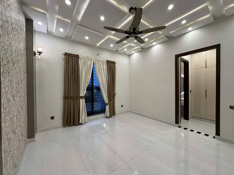 10 Marla Luxury Non Furnished House Available For Sale In Bahria Town Lahore 3