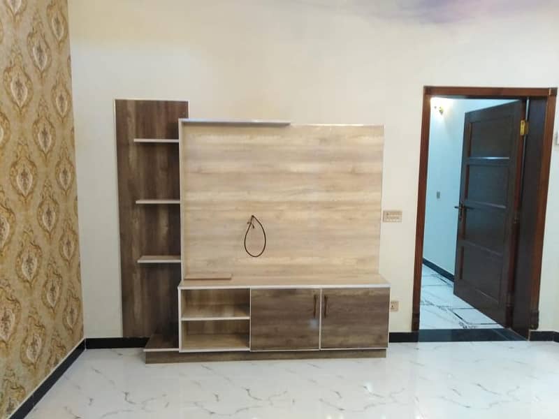 10 Marla Luxury Non Furnished Lower Available For Rent In Bahria Town Lahore 4