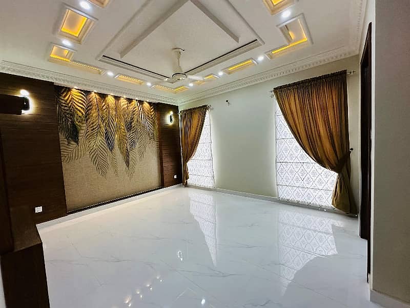 10 Marla Luxury Non Furnished Upper Portion Available For Rent In Bahria Town Lahore 4