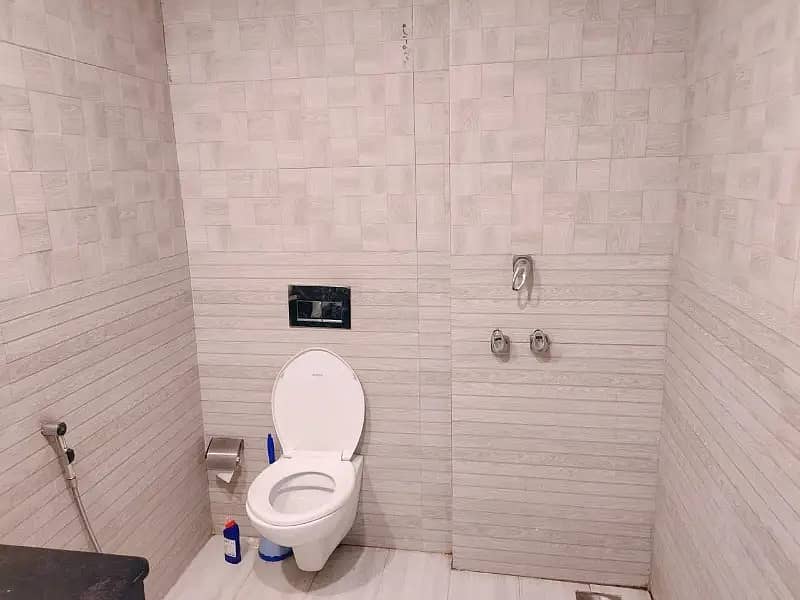 1 Bed Luxury uxury Furnished Flat Available For Rent In Bahria Town Lahore 10