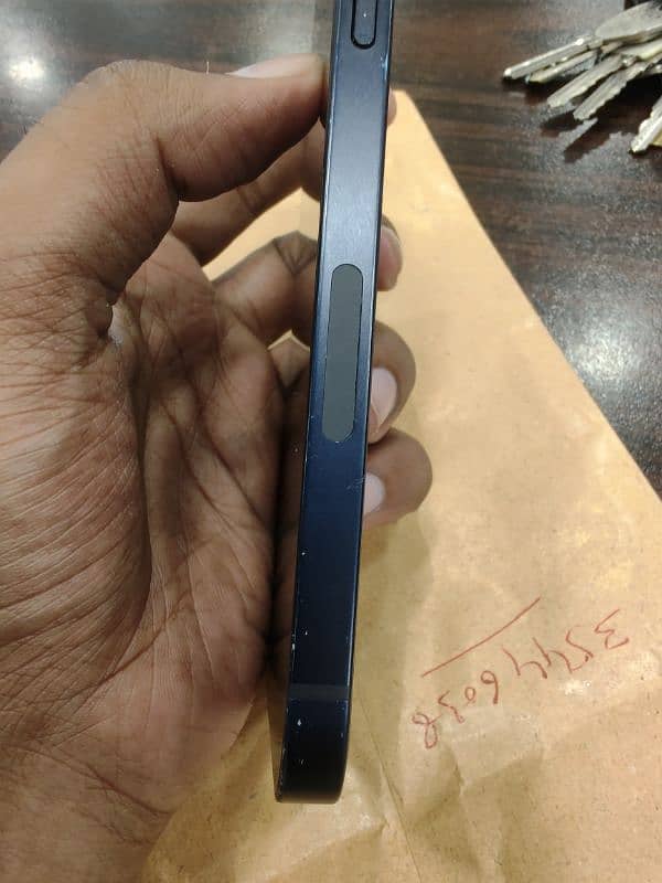 iPhone 12, Motorola edge plus, honor Band 9, Lenovo Bluetooth headphon 8