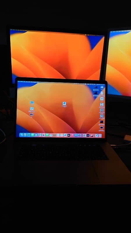 Macbook Pro 2017 15 inch core i7 16BG 1