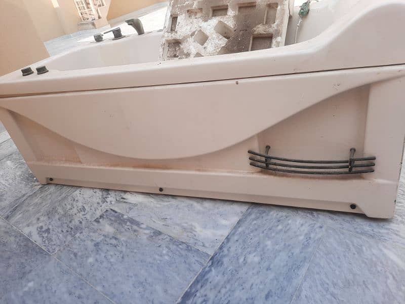 jacuzzi bath tub, luxury bath tub, hot water message bath tub 0