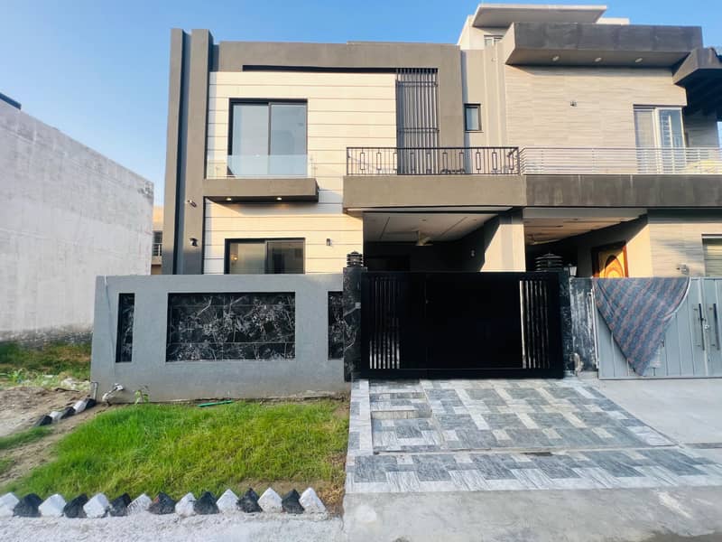 Beautiful brand new house for sale in state life society phase one 4