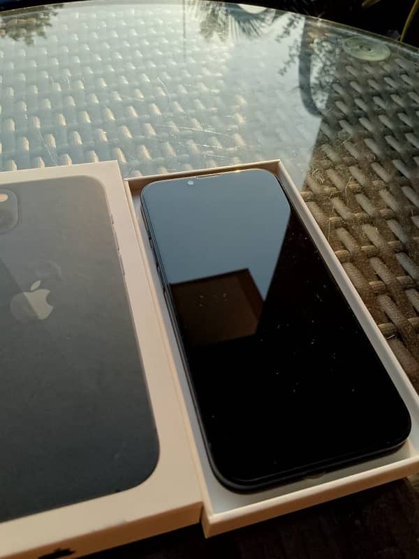 iPhone 13 128gb Midnight Black 2