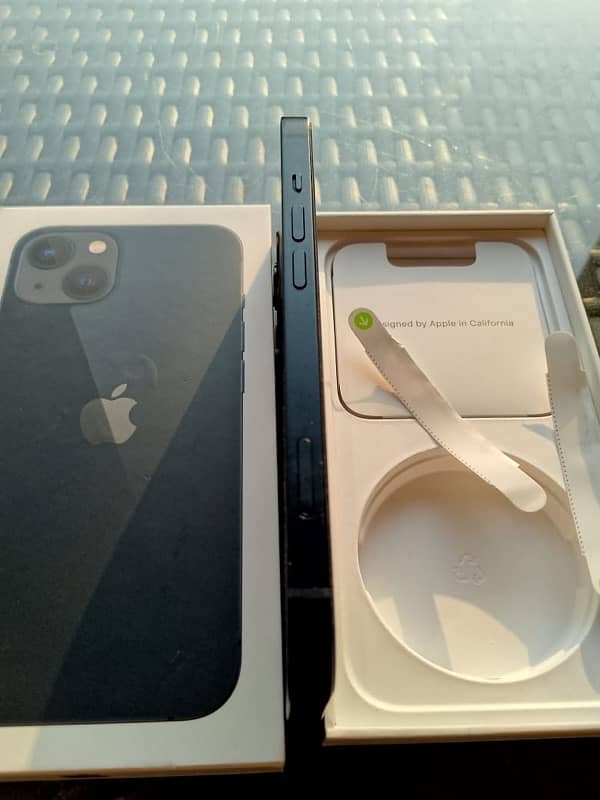 iPhone 13 128gb Midnight Black 4