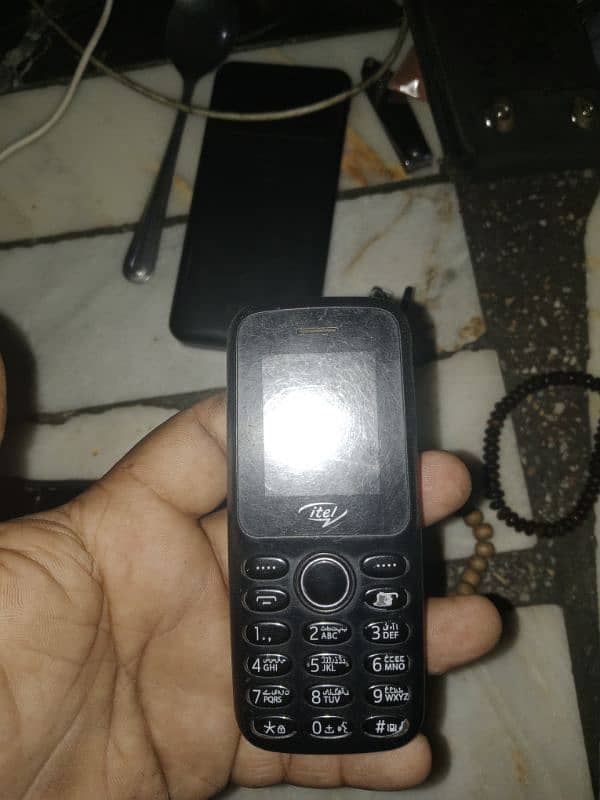 itel keypad mobile 3din beatry timing condison 10/9.5 full box hai 2