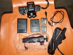 Panasonic Lumix G100 mirrorless camera Condition 10 by 10 Complete box