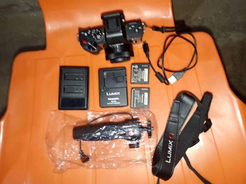 Panasonic Lumix G100 mirrorless camera Condition 10 by 10 Complete box 1