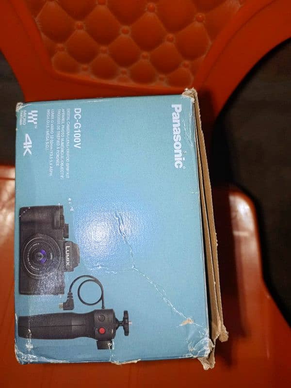 Panasonic Lumix G100 mirrorless camera Condition 10 by 10 Complete box 4