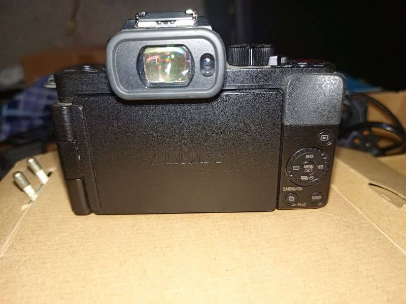 Panasonic Lumix G100 mirrorless camera Condition 10 by 10 Complete box 12