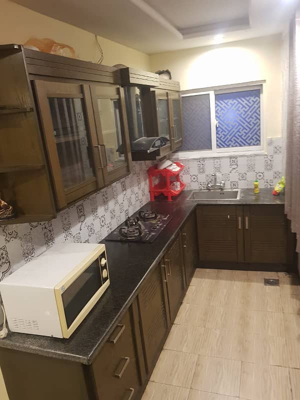 Par day short time 3 bed room appatment for rent bahira town phase 6 any time available 4