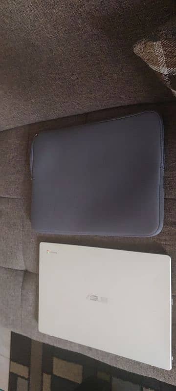 15.6 chrome book 32/ 4 gb type c charger 5