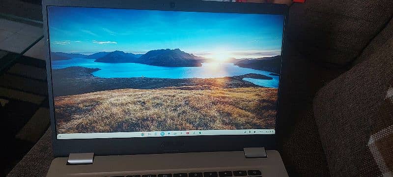 15.6 chrome book 32/ 4 gb type c charger 6