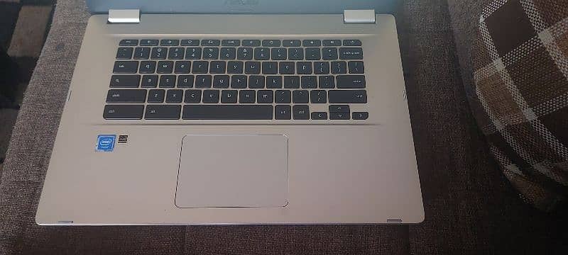 15.6 chrome book 32/ 4 gb type c charger 7