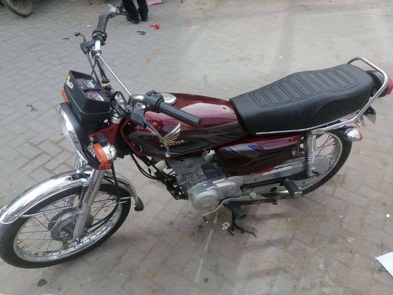 Honda 125 new condition 2022 ke 11 mahiny Liya tha 2