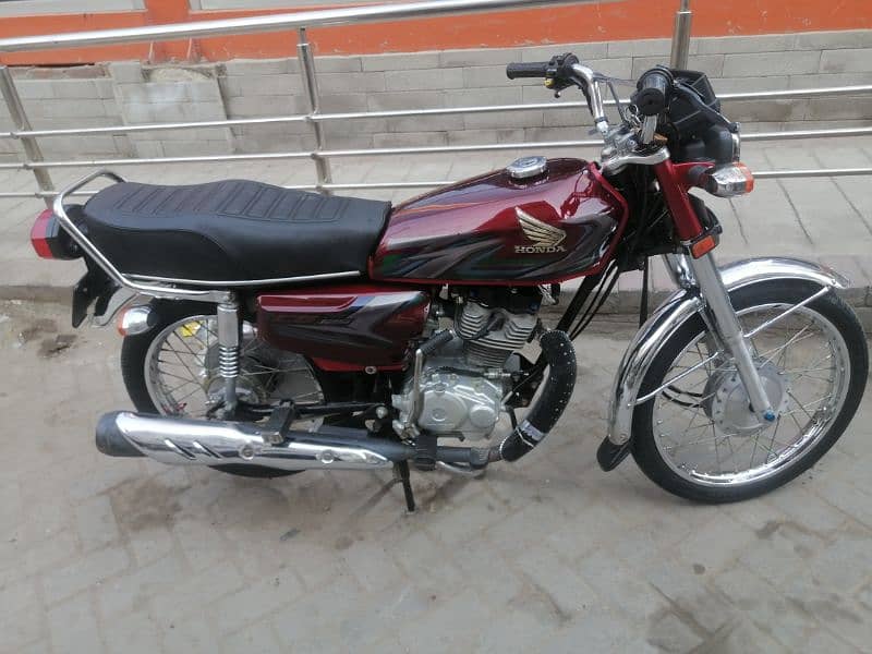 Honda 125 new condition 2022 ke 11 mahiny Liya tha 3