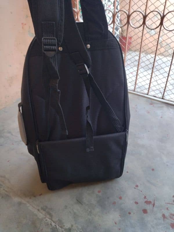 Big shoulder bag with wheel and running stick 7