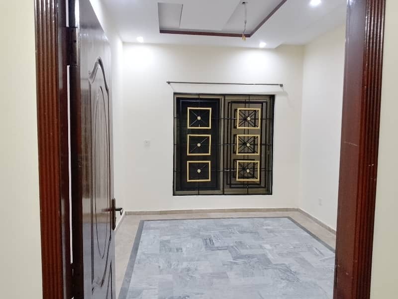 1 Kanal Beautiful Upper Portion For Rent 2