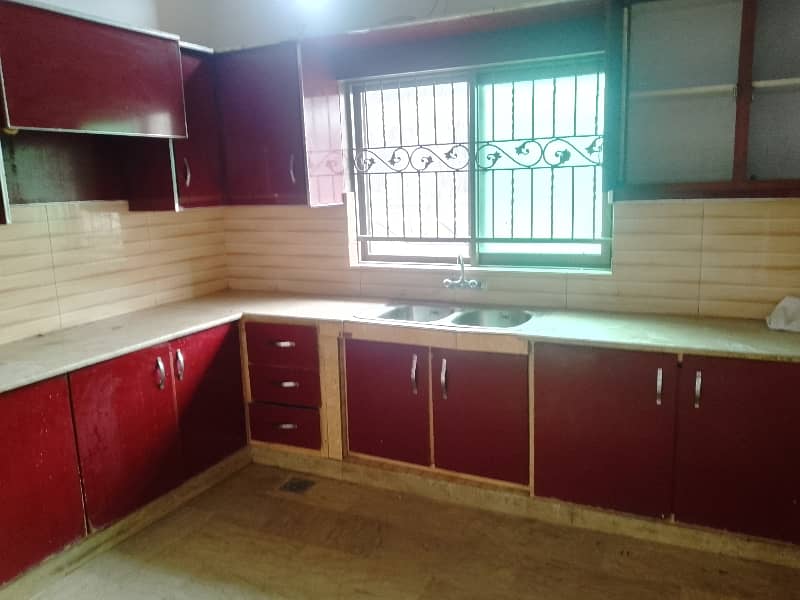 1 Kanal Beautiful Upper Portion For Rent 4