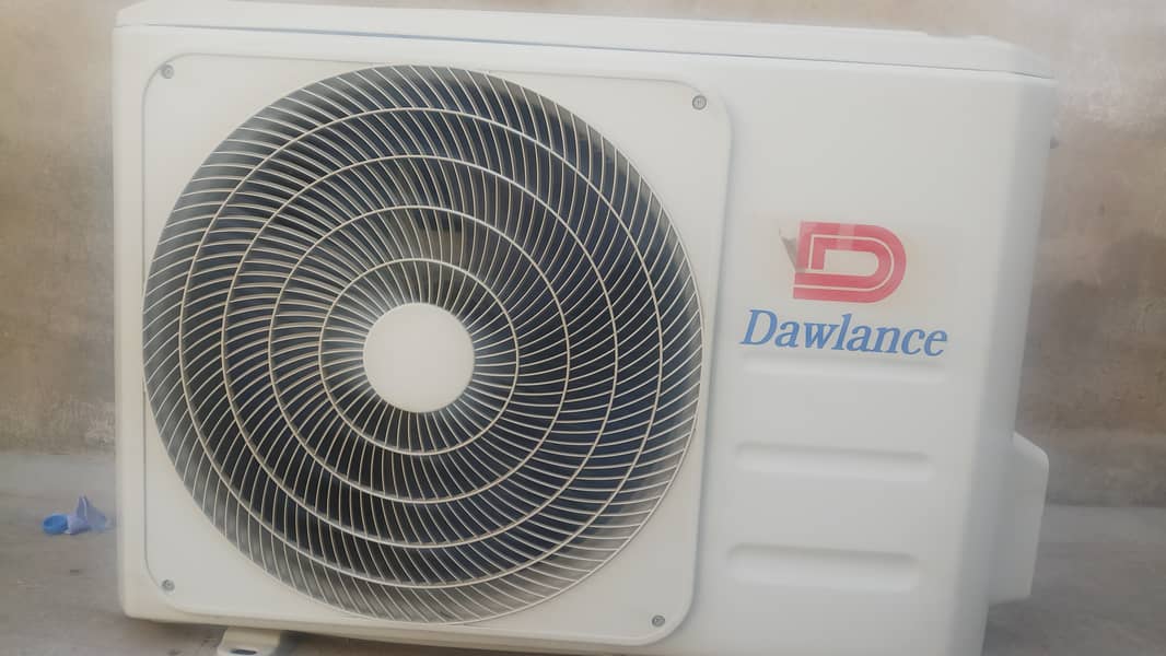 Dawlance invertor AC 1.5 ton in good condition for urgent sale 3