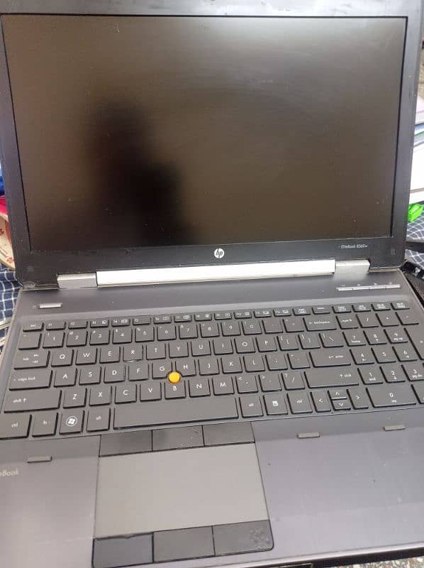 HP elitebook workstation Nvidia 2Gb aquadro graphics 3