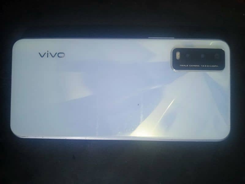 vivo y20 4/64 box / charger 3