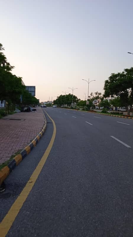 I Block Gulberg Recidencia Prime Location 10 Marla Plot Available For Sale 2