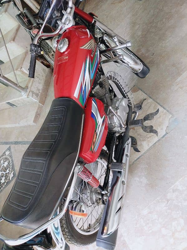 Honda Lover New Bike ha 10/10 ha All punjab Number laga ha 9