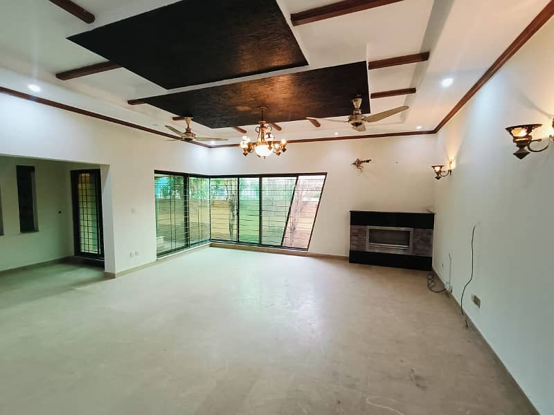 1 Kanal Luxury Bungalow On Top Location For Rent in DHA Phase 1 Lahore 6