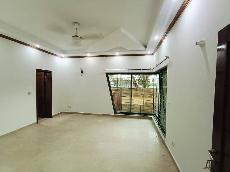 1 Kanal Luxury Bungalow On Top Location For Rent in DHA Phase 1 Lahore 9