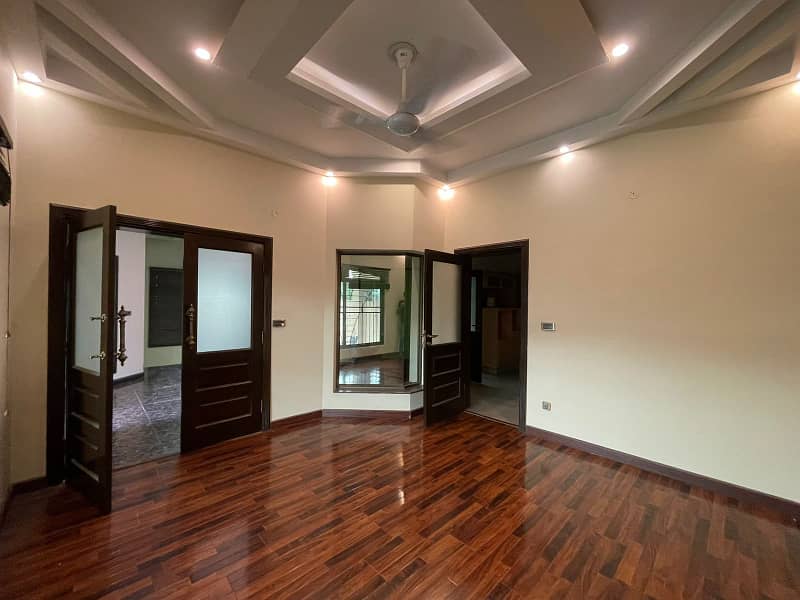 1 Kanal House Luxury Nice Is Available For Rent In PHASE 1 DHA, Lahore. 5